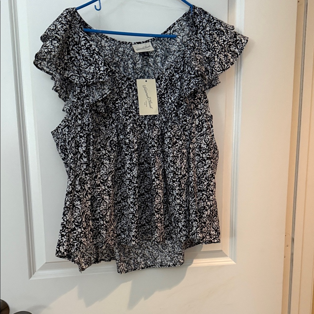 Universal Thread Black and White Floral Blouse